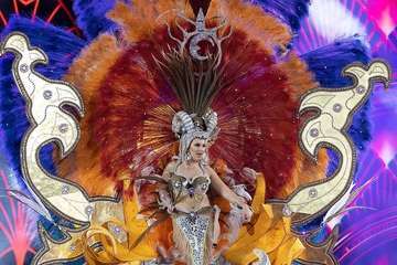 Lola Ortíz, representante de la firma teldense Tapicería Peñate, nueva Reina del Carnaval de la capital grancanaria/TA y Lpacarnaval.